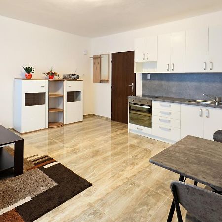 Penzion Kendy Apartment Mistrin ภายนอก รูปภาพ