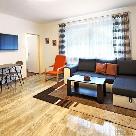 Penzion Kendy Apartment Mistrin ภายนอก รูปภาพ