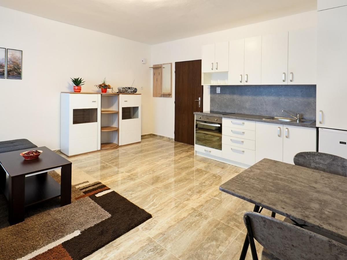 Penzion Kendy Apartment Mistrin ภายนอก รูปภาพ