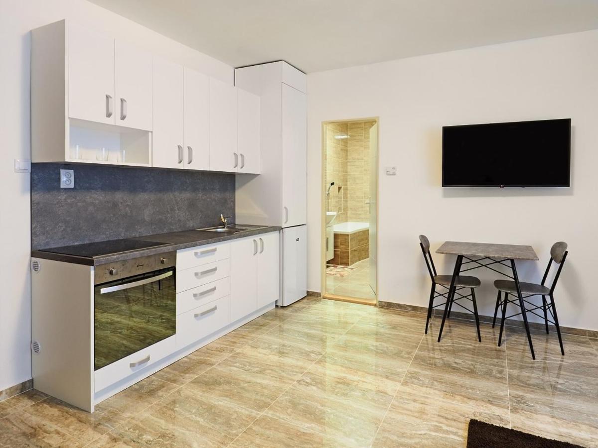 Penzion Kendy Apartment Mistrin ภายนอก รูปภาพ
