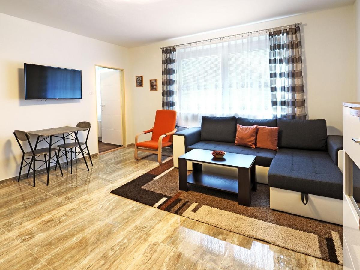 Penzion Kendy Apartment Mistrin ภายนอก รูปภาพ